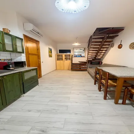 Casa Ambra - Con Vista, Giardino E Bbq דירה
